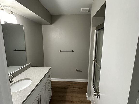 5th image of 900 Turtle Creek Dr #900