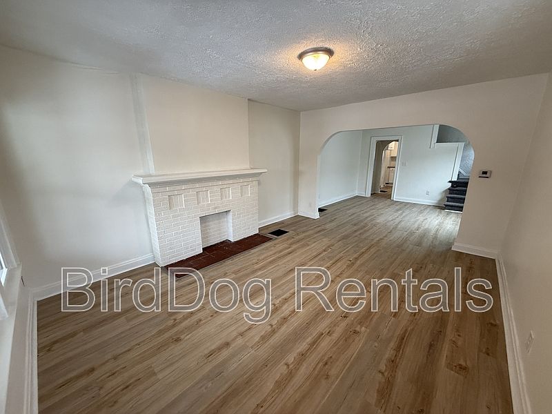 1st image of 1295-1297 Lockbourne Rd #1295