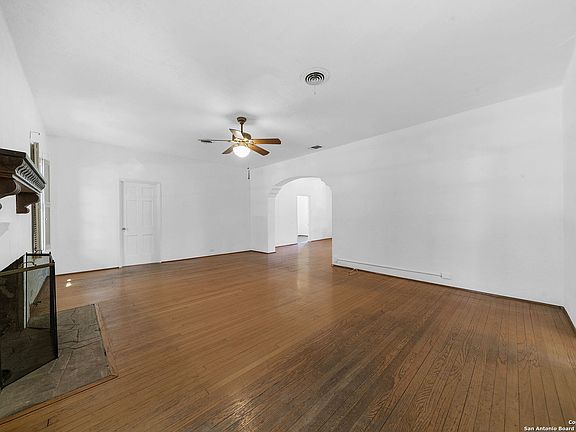 5th image of 105 W LULLWOOD AVE