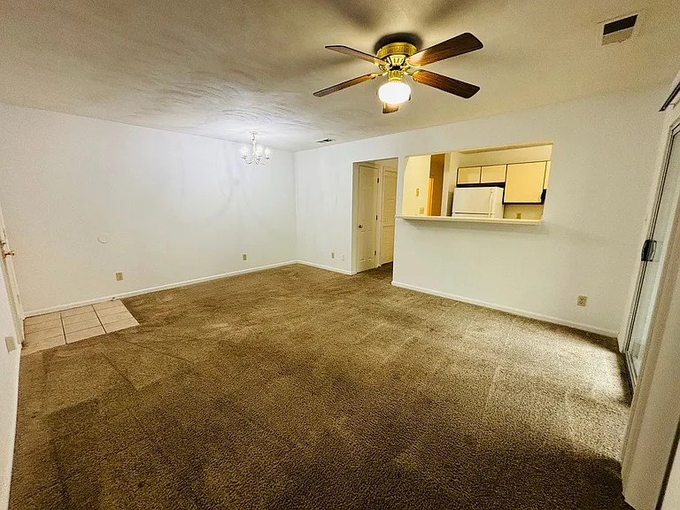 401H Berryfield Ln — Photo 3