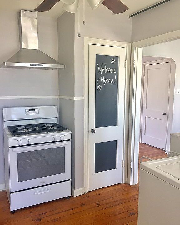 1st image of 947 W Mistletoe Ave