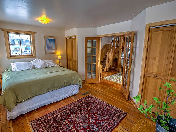 4th image of 430 Whiterock Ave