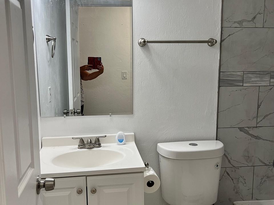 1st image of 1587 Sunset Ln #B