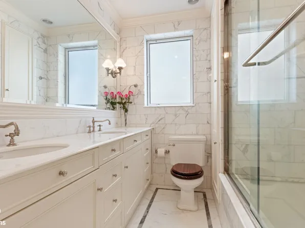 875 Park Avenue image 10 of 11