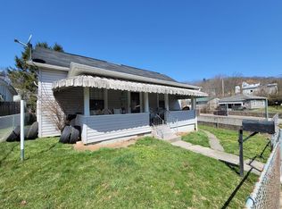 307 Madison St, Mount Hope, WV 25880
