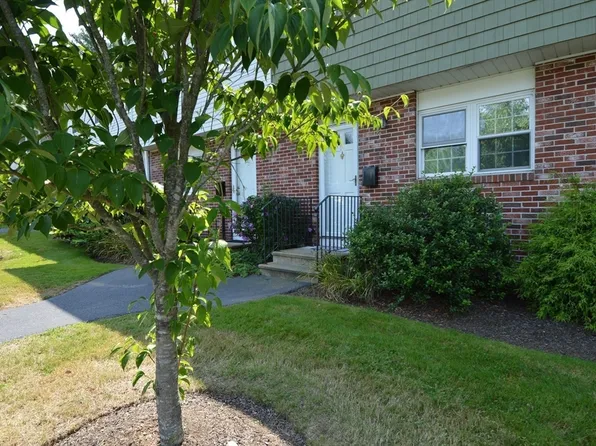 19 Bayberry Cir, Millis, MA 02054