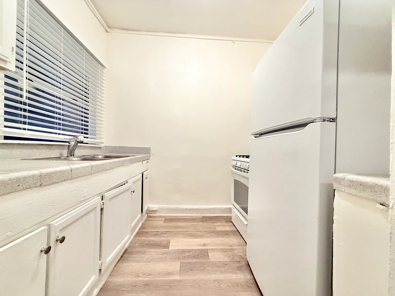 Studio, 450 sqft, $1,185 — Photo 2
