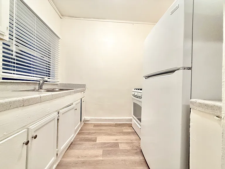 722 S Alvarado St #204 — Photo 2