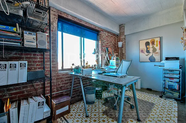 Sold by Brick&Mortar | media 10