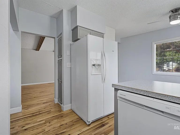 2504 S Annett St — Photo 5