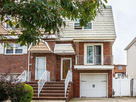 3rd image of 370 Gurley Ave