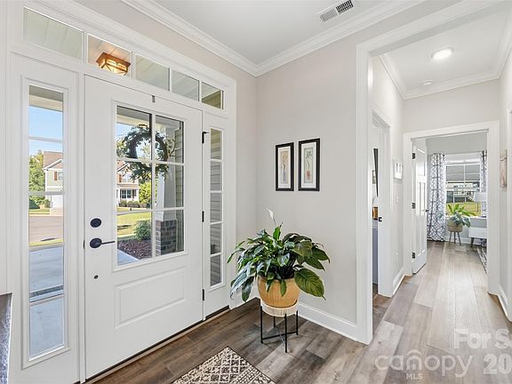 2nd image of 203 Garden View Ln