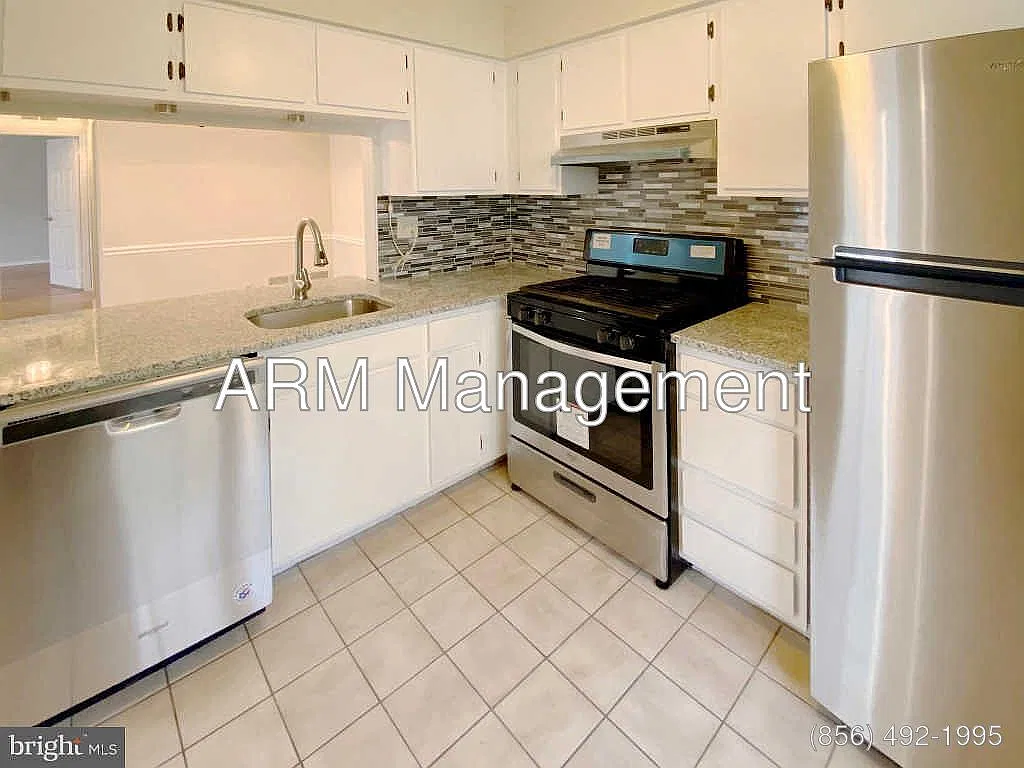 707 Sedgefield Dr — Photo 4