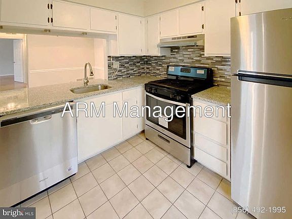 4th image of 707 Sedgefield Dr