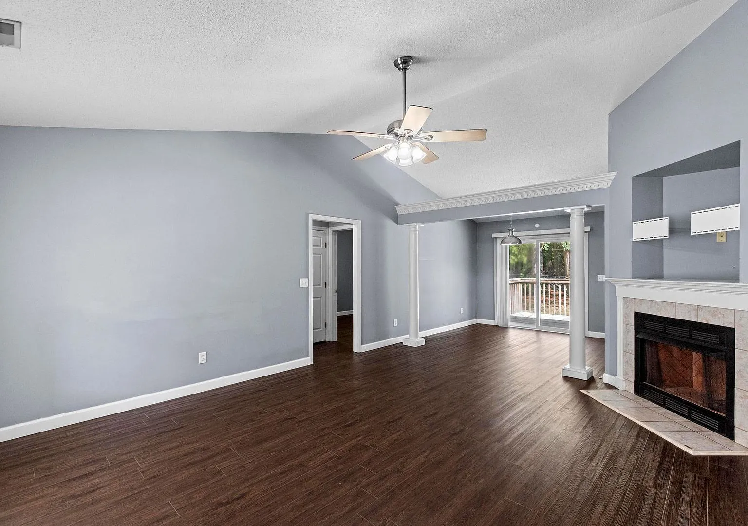 Spacious 3-Bedroom Rental with Fenced Yard, Deck & Garage in Hubert Pets Welcome! — Photo 3