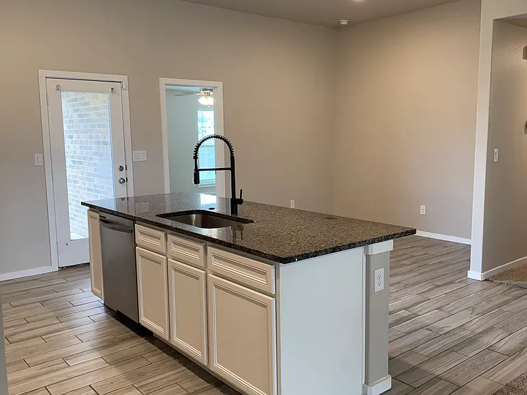 2901 Urbana Ave — Photo 8
