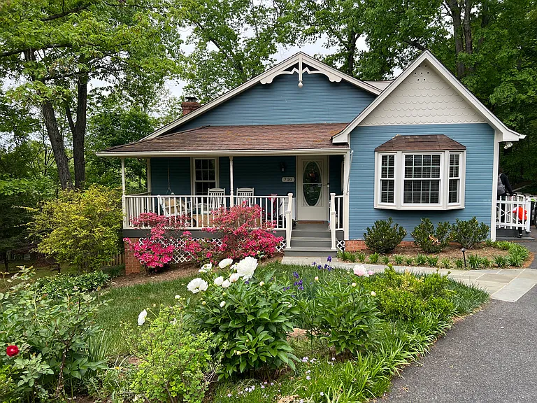 700 Victorian Ct — Photo 2