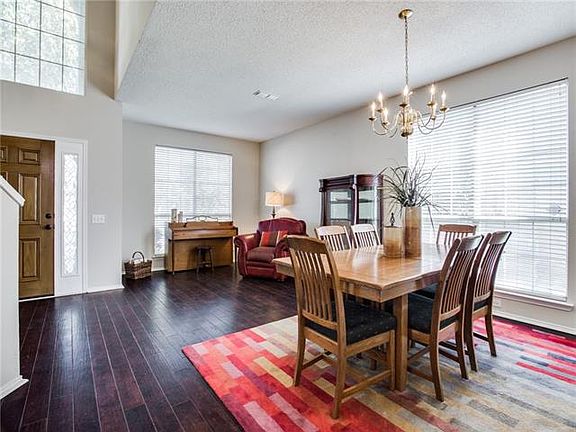 5th image of 528 Glenwood Dr