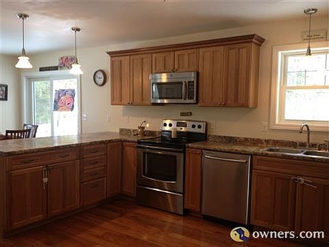 Beautiful kitchen with great counter space