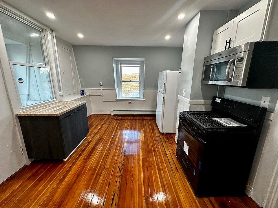 1st image of 255 Jefferson Ave #3