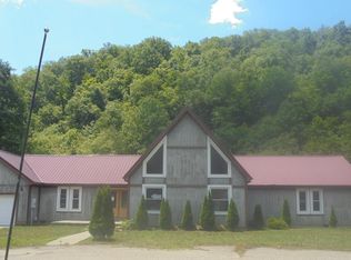 121 Eddy Dr, Whitesville, WV 25209