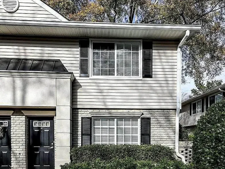 6940 Roswell Rd #8F — Photo 1
