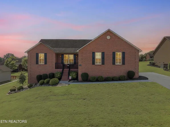 421 Amberland Ln, Maryville, TN 37804