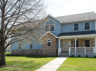 1696 Eagle Crest Dr, Baroda, MI 49101