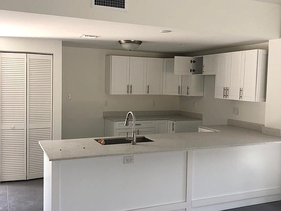 3rd image of 1002 9th Ave N #302