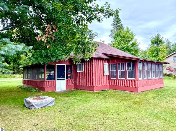 2371 Green St, Central Lake, MI 49622