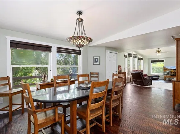 4806 Salmon Creek Dr, Buhl, ID 83316