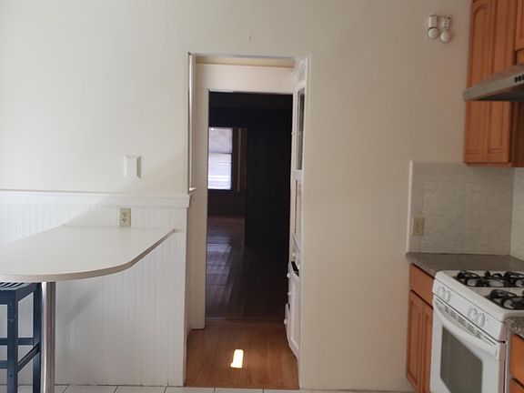 3rd image of 1326 Taylor St