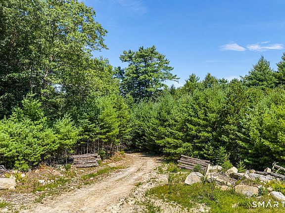 3rd image of 35 River Road