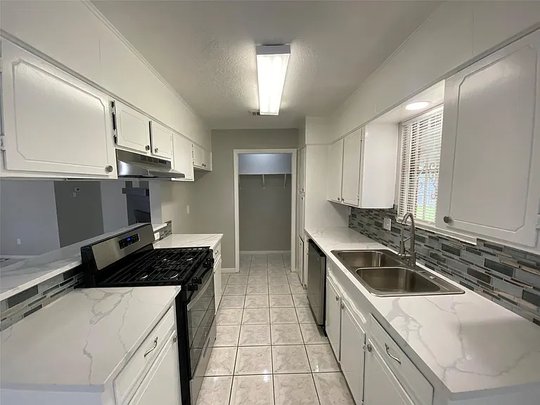 12730 Labelle Ln — Photo 4