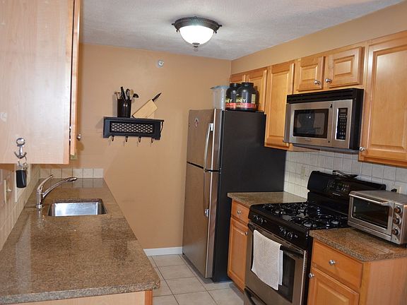 3rd image of 56 Townsend St APT A7
