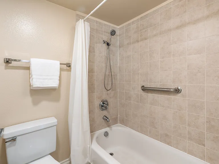 5500 Owensmouth Ave #331 — Photo 20