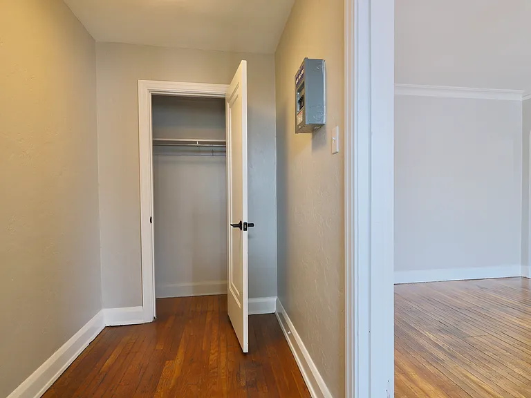 Apartments On Academy — Photo 22