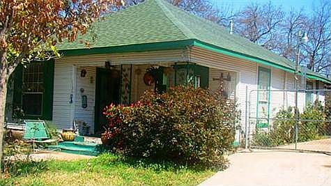2nd image of 1136 S Oak Cliff Blvd