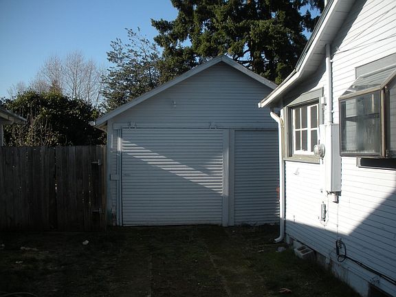 Detached Garage/Shop.