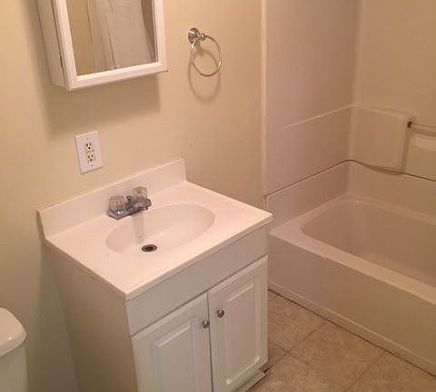 4th image of 710 Kinney St APT 4
