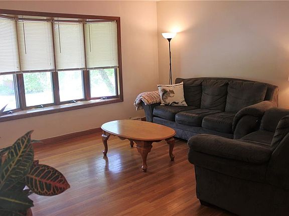 5th image of 111 E Carroll St