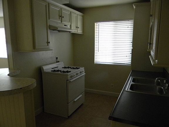 4th image of 907 N Fries Ave APT 4