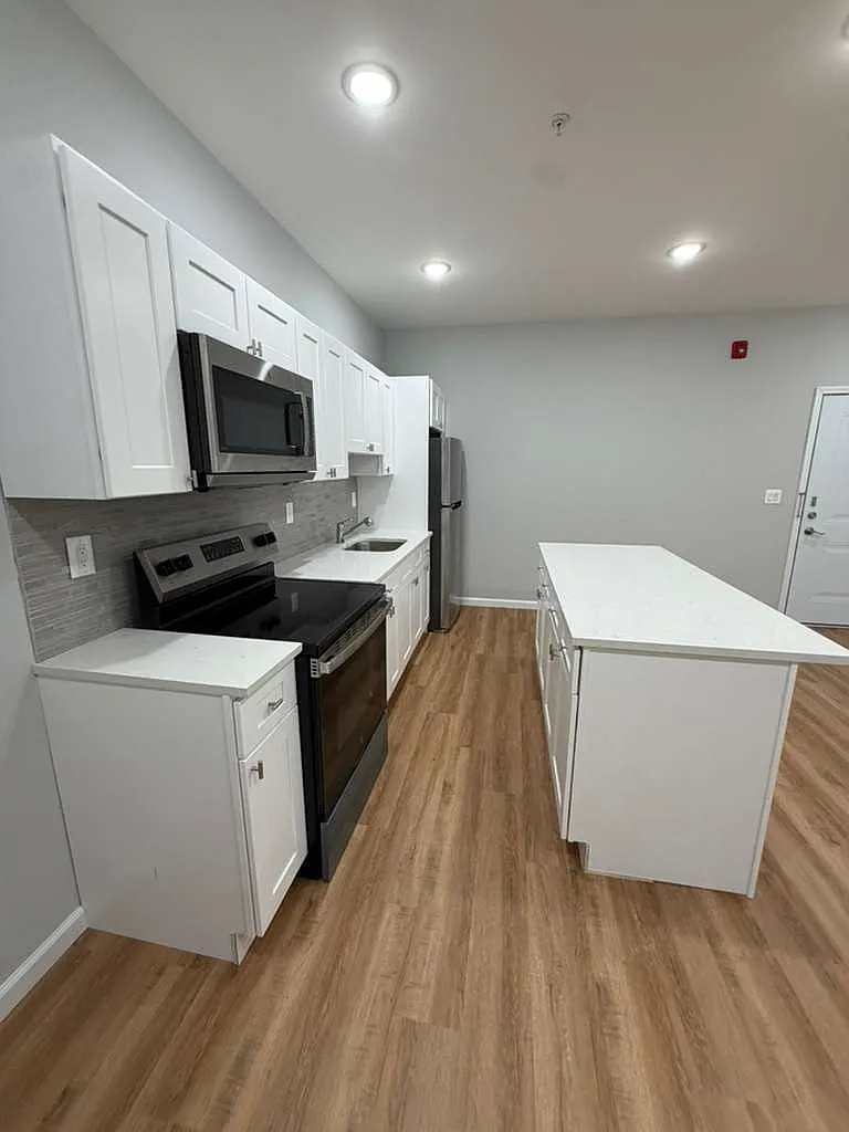 1 bed, $1,800 — Photo 2