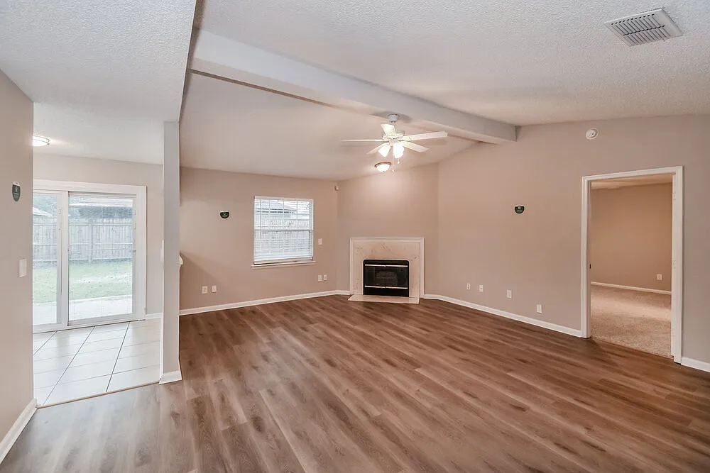 3 bed, 2.0 bath, 1519 sqft, $2,090 — Photo 3