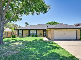 734 Montvale Dr, Mansfield, TX 76063