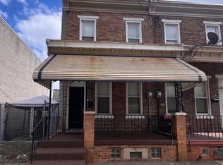 906 S 8th St, Camden, NJ 08103