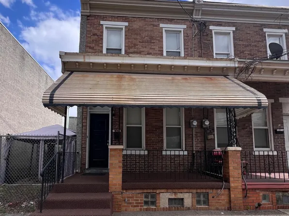 906 S 8th St, Camden, NJ 08103