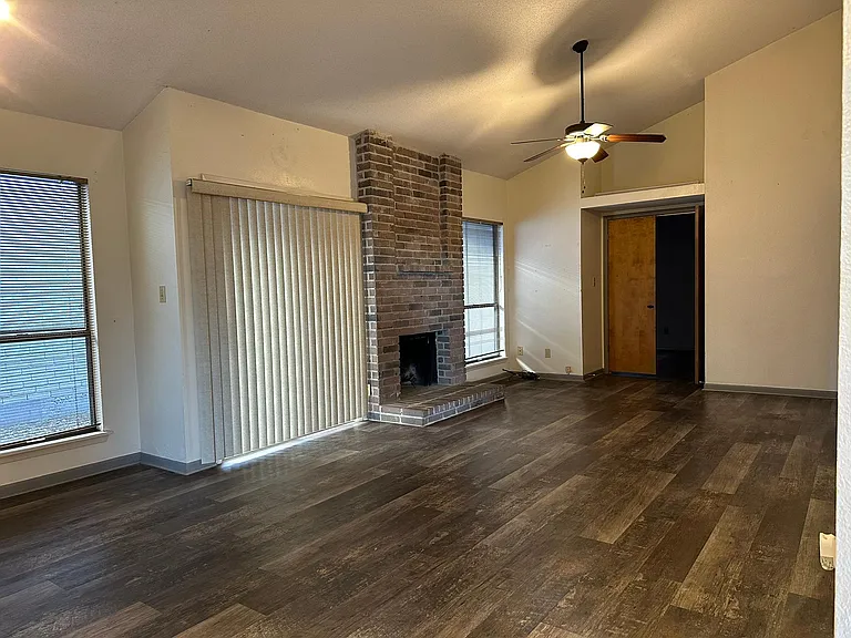 103 Montego Ct — Photo 4