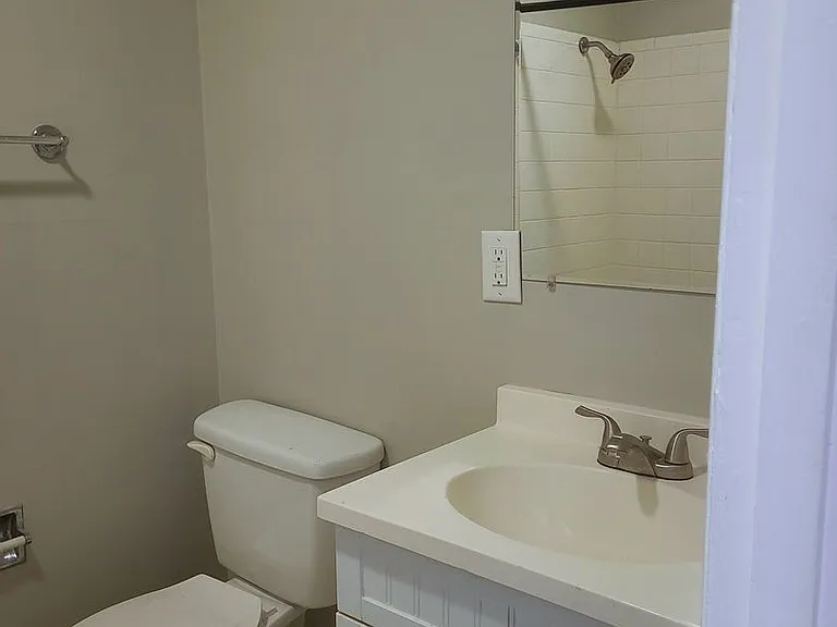 3329 Pinewood Ave #B — Photo 6