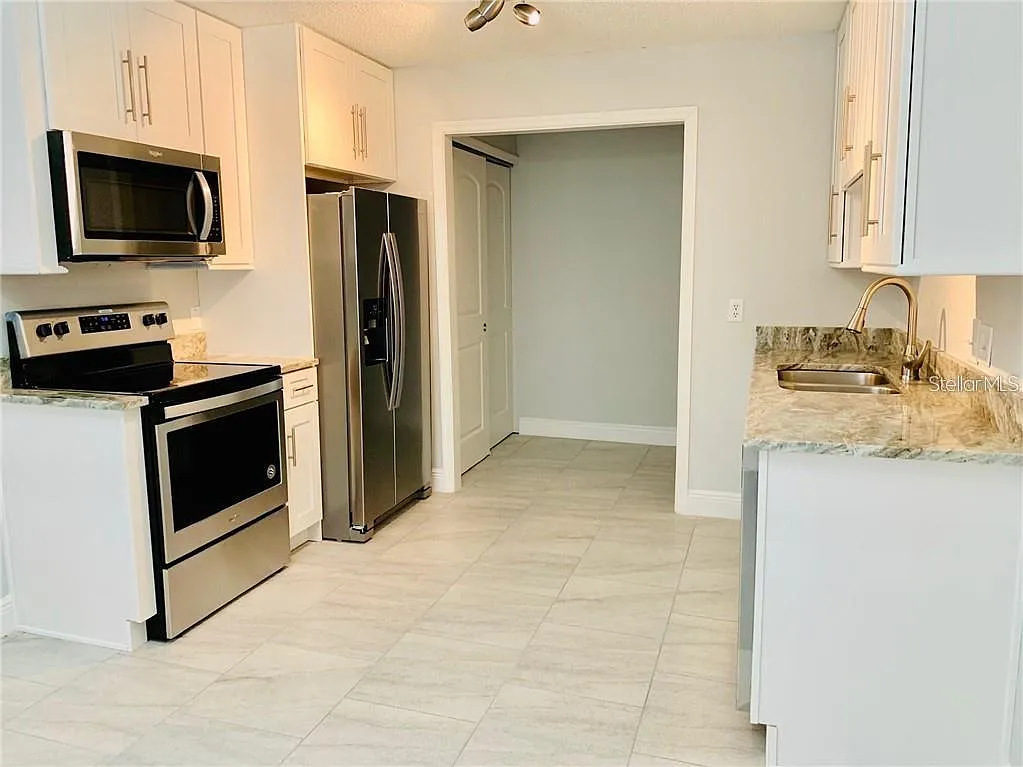 5 bed, 2.0 bath, 1118 sqft, $2,600 — Photo 3